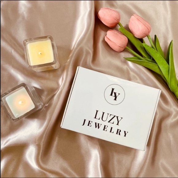 WELCOME TO MY CLOSET_ BOUTIQUE! - Picture 7 of 8